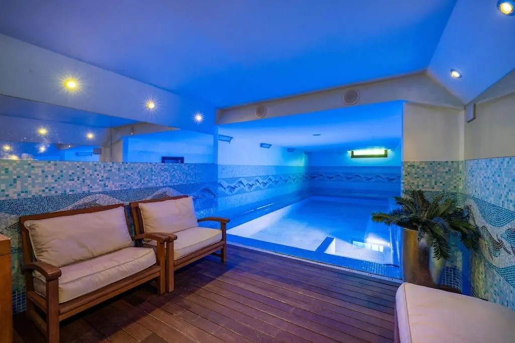 Vila Exclusiva Casa De Lujo Con Piscinas Y Amplio Jardin En Zona Tranquila Girona