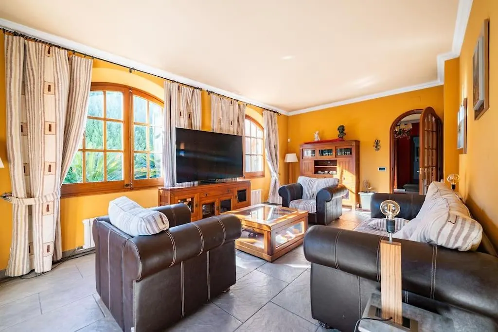 Exclusiva Casa De Lujo Con Piscinas Y Amplio Jardin En Zona Tranquila Villa Girona 0*,  Spain