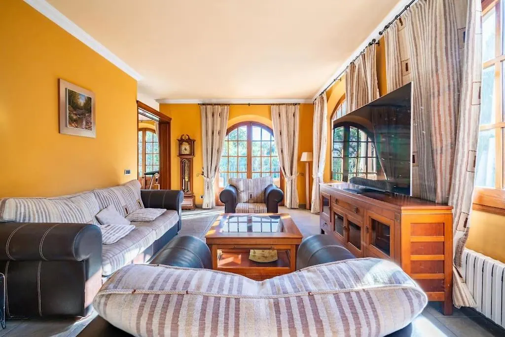 Exclusiva Casa De Lujo Con Piscinas Y Amplio Jardin En Zona Tranquila Villa Girona