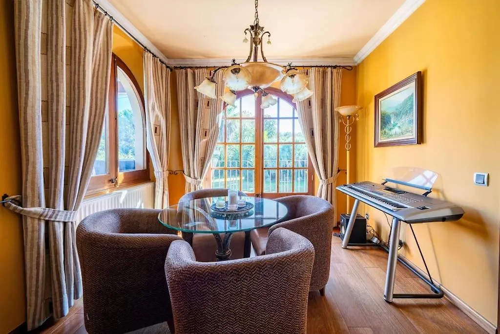 Exclusiva Casa De Lujo Con Piscinas Y Amplio Jardin En Zona Tranquila Villa Girona Spain